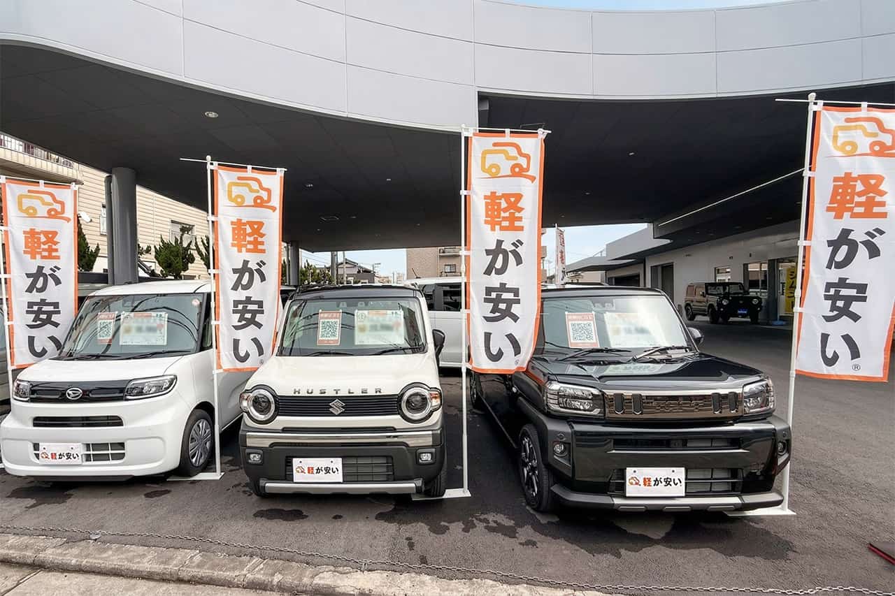 エムアンドエム姫路南店の店頭に並ぶ最新の展示車